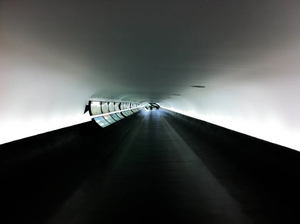 A saída clara ao fim de um túnel escuro